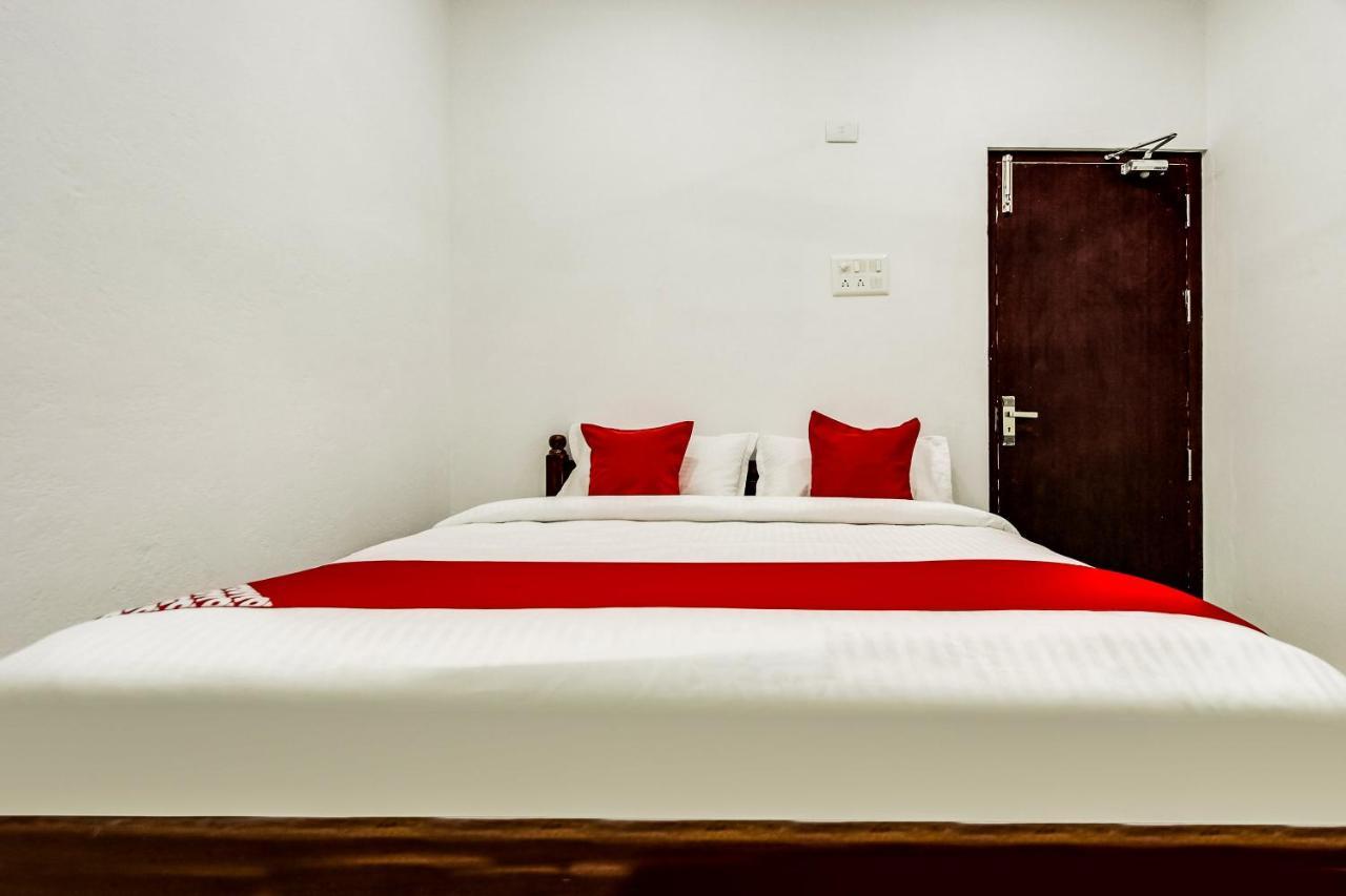 Oyo 70841 Hotel Anjali Residency Velur Exteriör bild