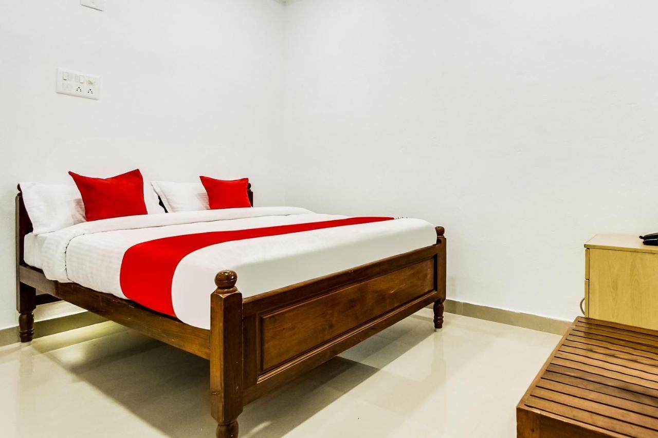 Oyo 70841 Hotel Anjali Residency Velur Exteriör bild